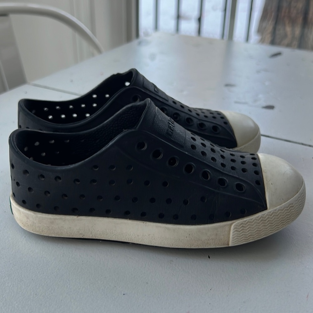Native Shoes black size 10